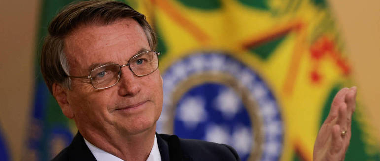 Bolsonaro sanciona duas leis para viabilizar Auxílio Brasil